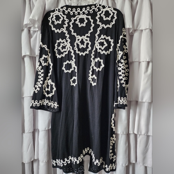 Women's Embroidered Black Duster Kimono Size 1x - Picture 3 of 3